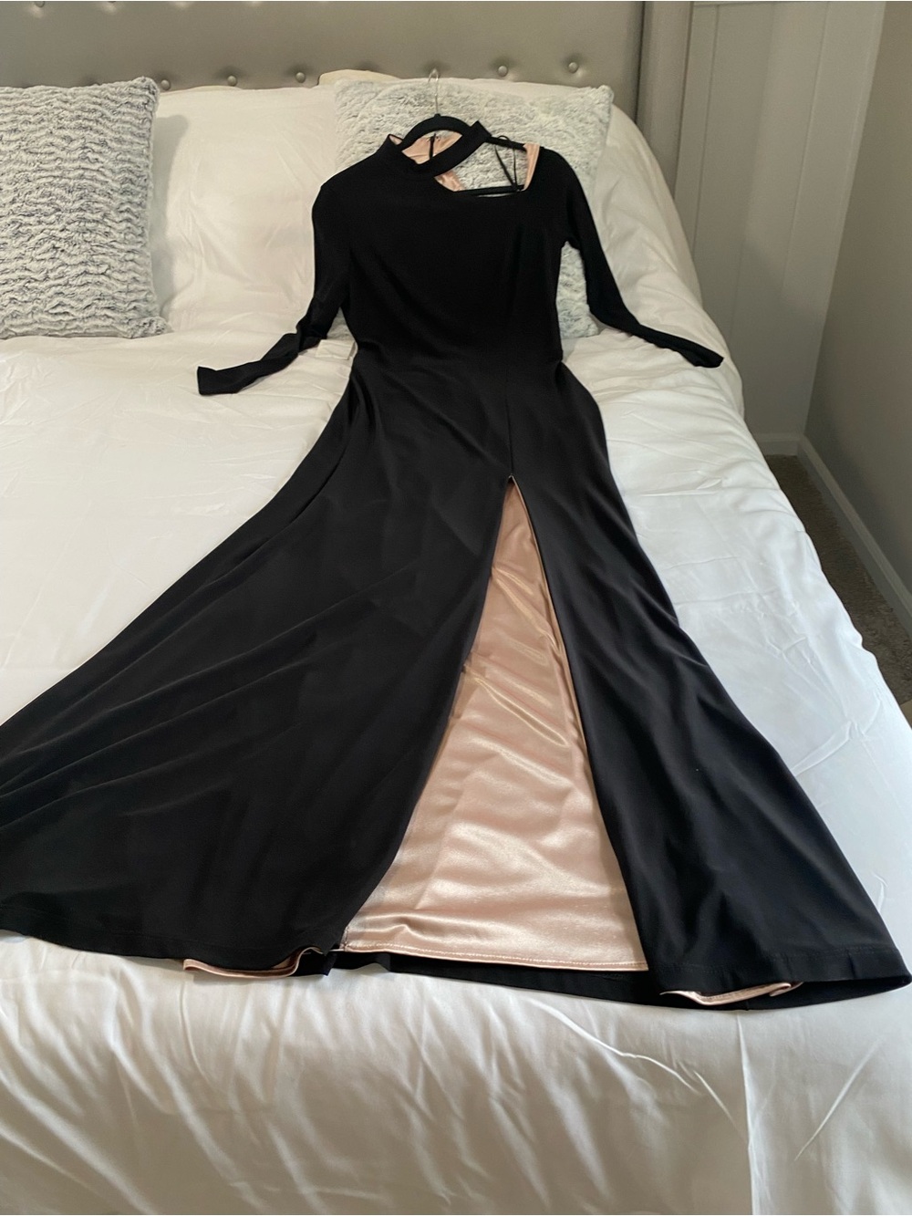 Elegant Black Long Sleeve Evening Dress with Nude Lining